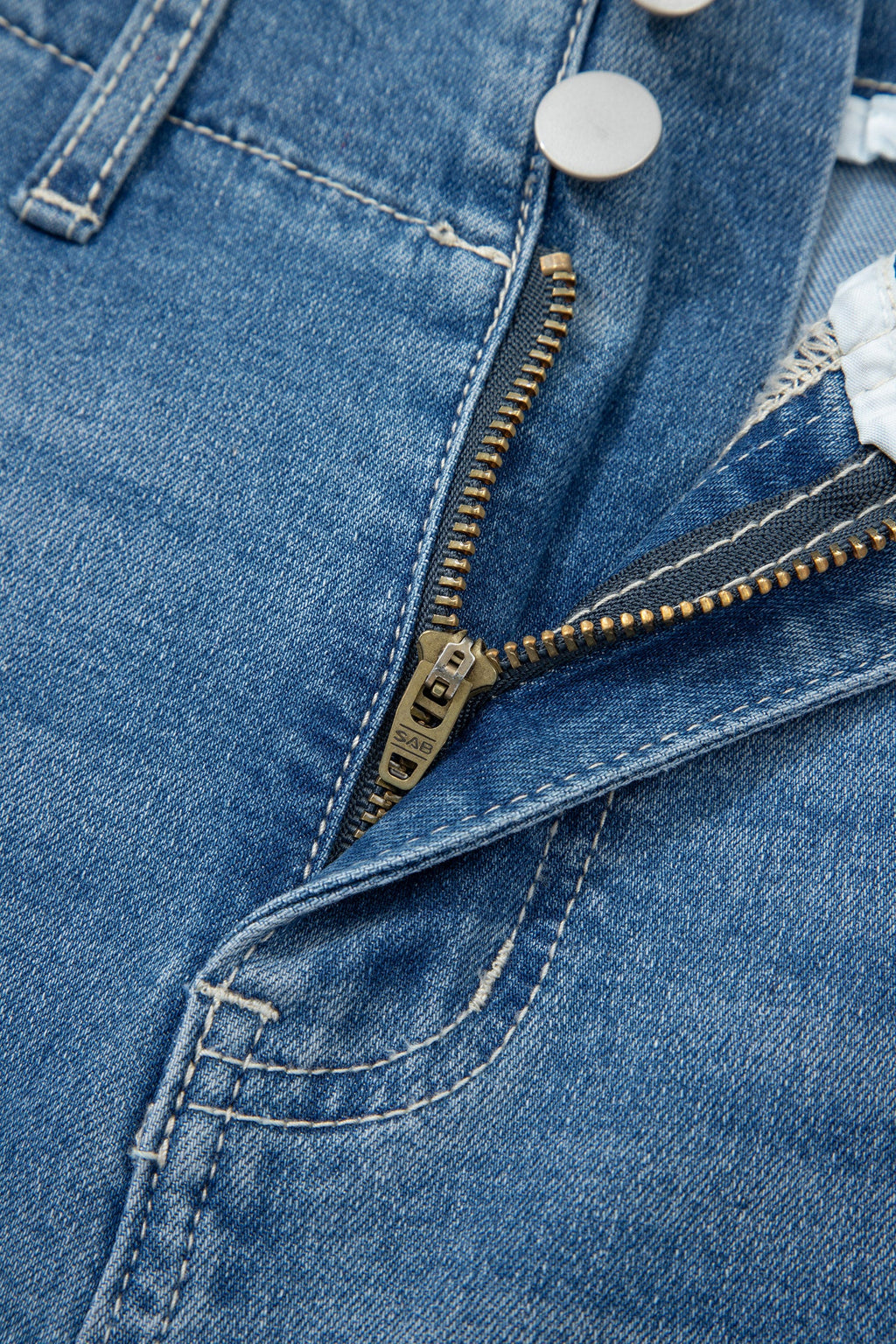 Hana Wash Cuffed Barrel Jeans