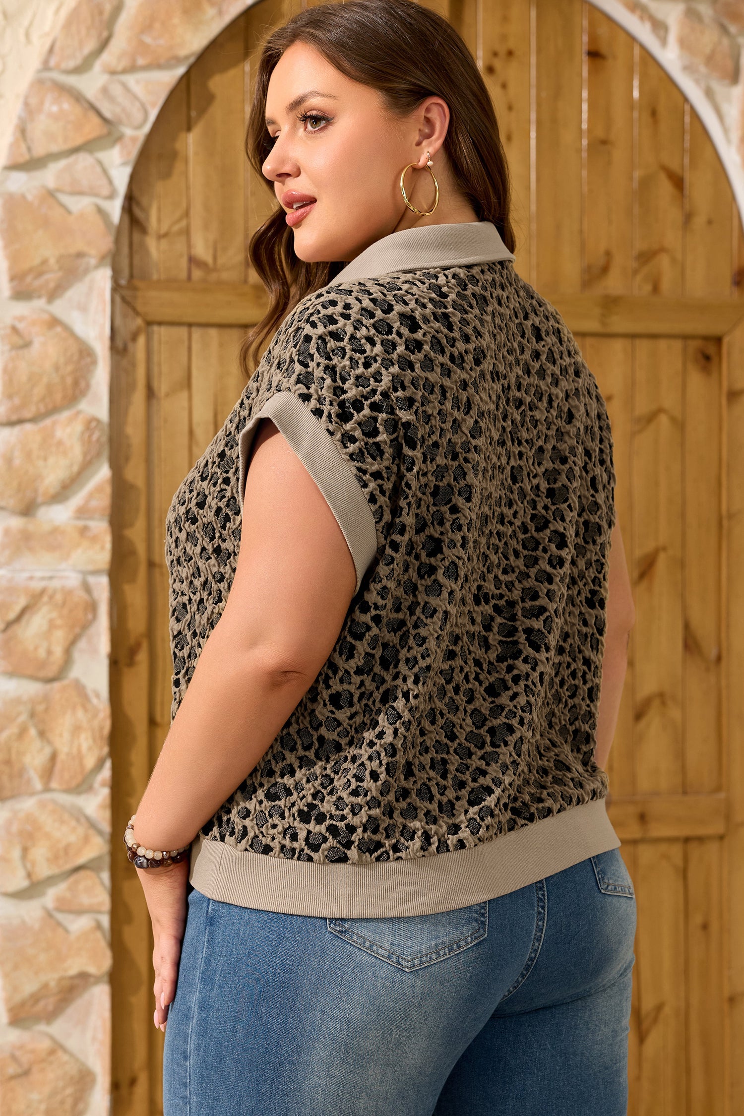Veda Collar Cuffed Sleeve PLUS Top