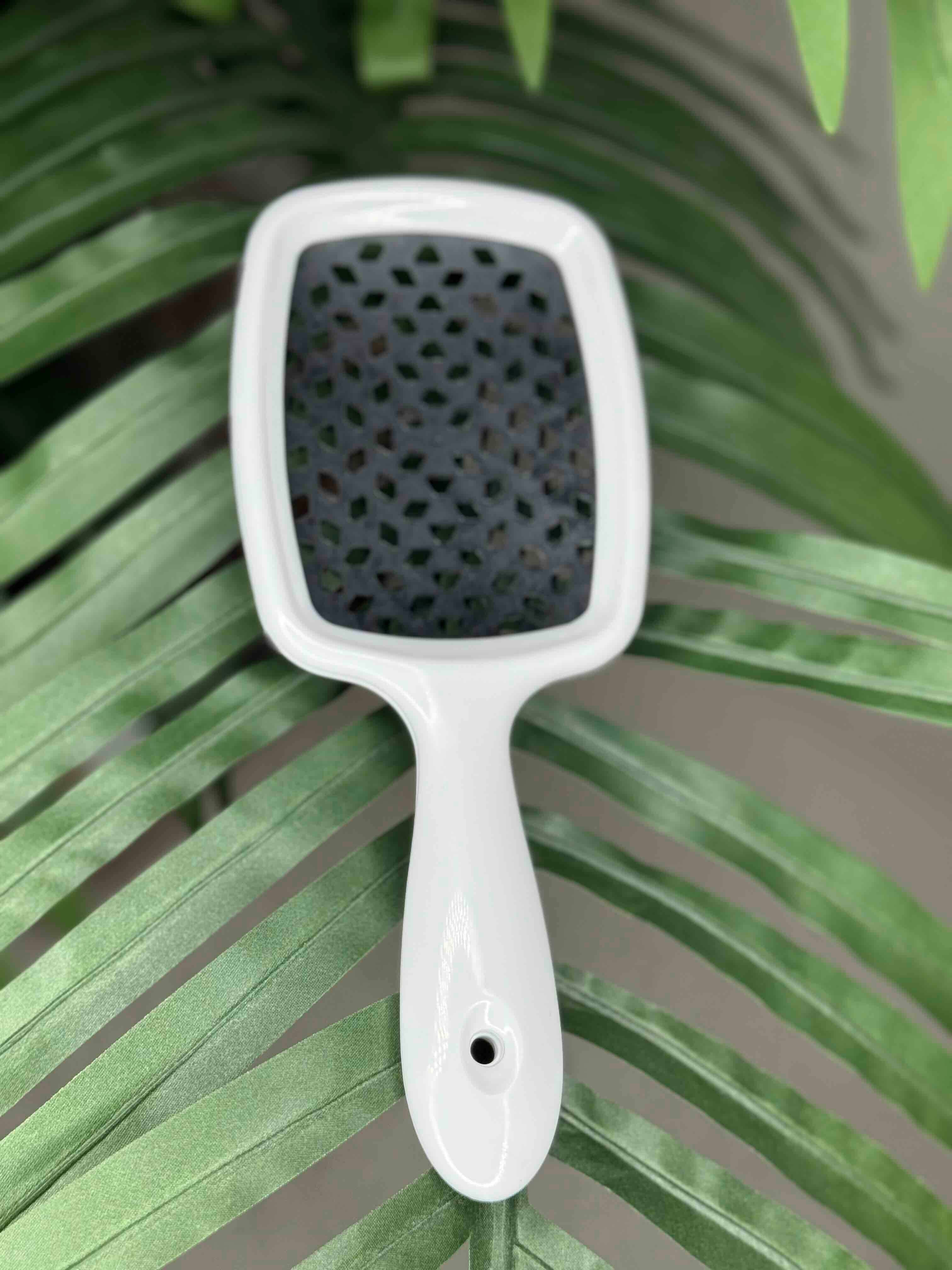 The Fula Detangling Brush